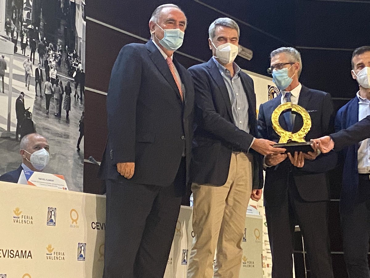 SocEspCeramVidr's tweet photo. ALFA DE ORO a la empresa #COLORONDA S.L.
Por la fabricación de un esmalte magnético que revoluciona el montaje en pared.@Cevisama @Feria_Valencia @epmediterraneo @levante_emv https://t.co/1KTgPQlPqd