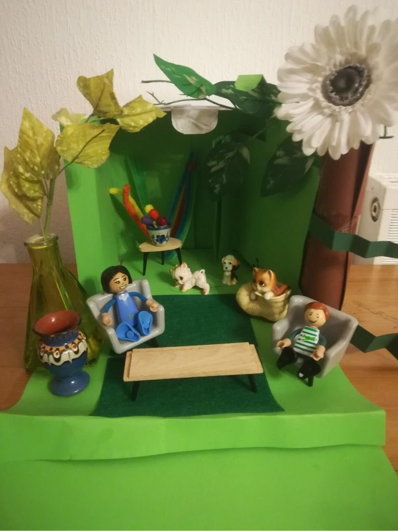 EarlsfieldSch's tweet photo. Reception made these amazingly creative shoe-box gardens! We were inspired by their vision and imagination! #dreamgarden #minibeasts #homelearning #EYRS https://t.co/PeO3NPx9gt