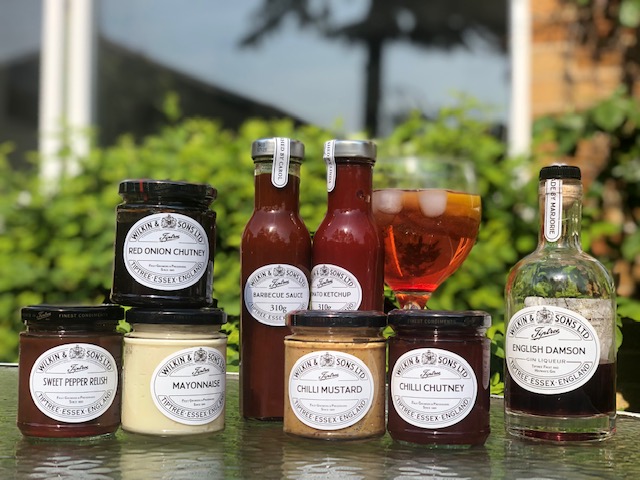 For a chance to WIN a Tiptree BBQ Pack (Sweet Pepper Relish, Red Onion Chutney, Mayonnaise, Barbecue Sauce, Tomato Ketchup, Chilli Mustard, Chilli Chutney, English Damson Gin Liqueur) LIKE &amp; RETWEET this post! Winner picked 01/06/21 Over 18s &amp; UK address only 🍔