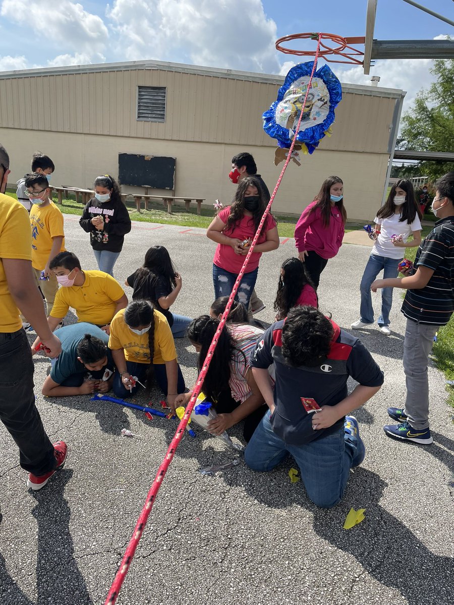 MsQuilca's tweet photo. We celebrated their STAAR scores with a piñata today. It is important to always celebrate their accomplishments no matter how small. @ConleyES_AISD  @AldineISD  #Bilingual #BetterTogether https://t.co/GW3lJ3PtQo