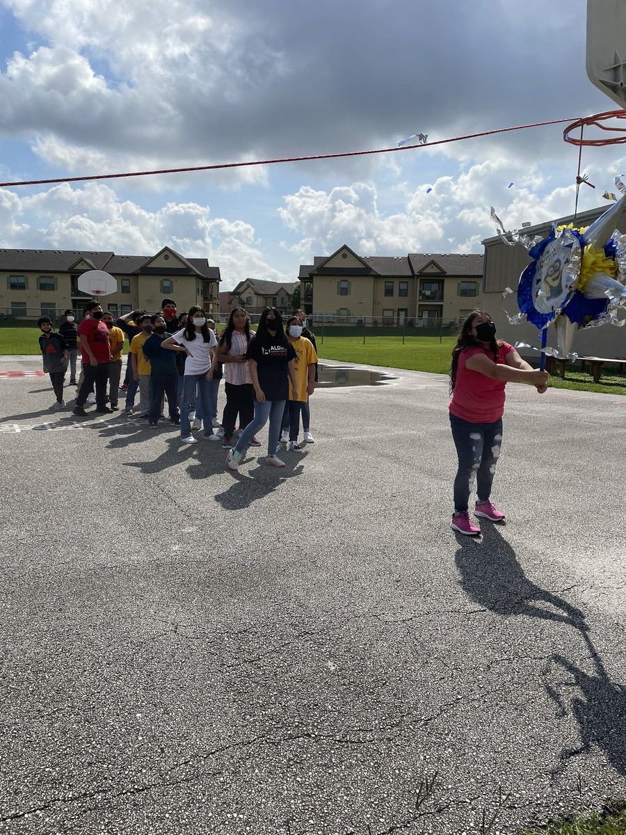 MsQuilca's tweet photo. We celebrated their STAAR scores with a piñata today. It is important to always celebrate their accomplishments no matter how small. @ConleyES_AISD  @AldineISD  #Bilingual #BetterTogether https://t.co/GW3lJ3PtQo
