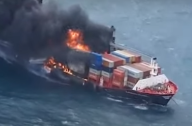 MasContainer's tweet photo. Resumen de #Noticias: #Incendio y #Explosión en el X-Press Pearl / Pablo Morales de #Datasur y las #Pymes / Pérdidas millonarias de #Ryanair - https://t.co/5wRqlVwJox https://t.co/OPY41vmrwR