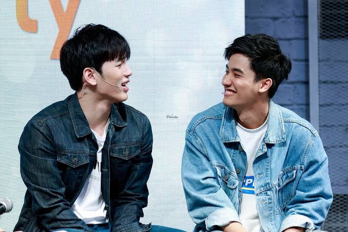 jongdaeismz's tweet photo. habang nakikinig ako ng opm songs naiimagine ko ang taynew tas naiiyak ako. wala eh, iba yung epekto nila. tangina niyo tay at new ang sakit niyo mahalin pero titiisin ko. #เตนิว #taynewmissinghours https://t.co/5q1d0Q3m3Z