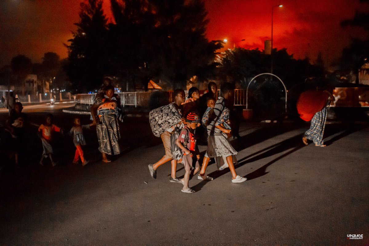 #Fuite de la population lors de l’éruption du volcan Nyiragongo samedi dernier 22 mai 2021. Un documentaire inédit de 26’ sera publié ce soir sur.
<a href="/habariRDC/">Habari RDC</a> <a href="/France24_fr/">FRANCE 24 Français</a> <a href="/Com_mediasRDC/">Ministère de la Communication et Médias/RDC</a> <a href="/StanysBujakera/">Stanis Bujakera Tshiamala</a> <a href="/RFI_En/">RFI English</a> <a href="/CNN/">CNN</a> <a href="/CAFOD/">CAFOD</a> <a href="/BBCWorld/">BBC News (World)</a> <a href="/VOAAfrica/">VOA Africa</a> <a href="/nytimes/">The New York Times</a> <a href="/officialmutombo/">Dikembe Mutombo</a>