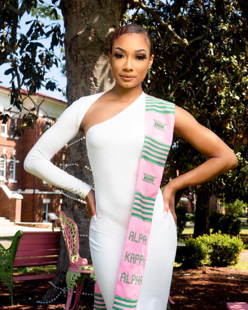 m_Lana17's tweet photo. “Little Girls with Big Dreams Become Women with Vision”
 
I thank God, Tuskegee University, and of course Gamma Kappa, with their aid in my transformation from a shy young girl to a confident and successful Alpha Woman!💖💚

May 30th, 2021 
ALUMNA loading🎓... https://t.co/oHt32sDjrA
