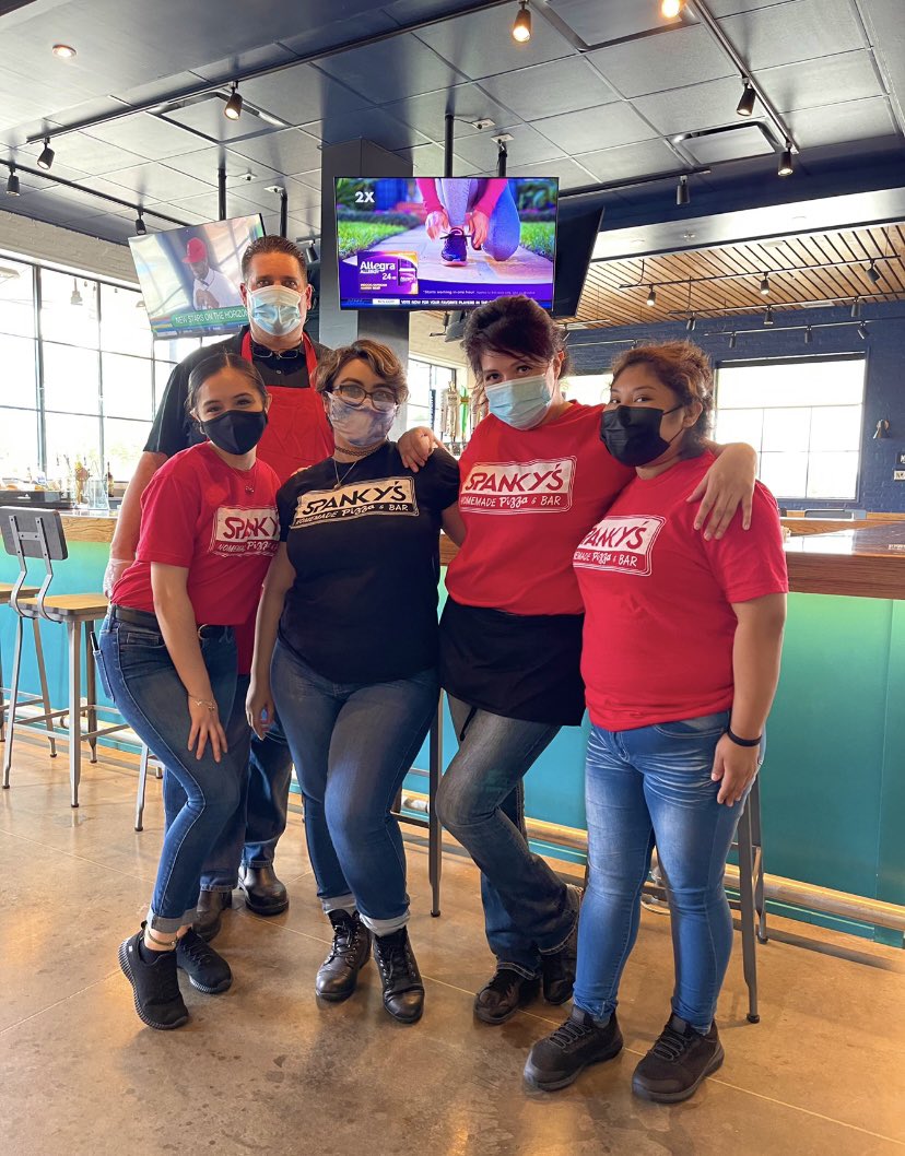 elevatustx's tweet photo. A huge thank you to @spankyshtown for catering our event. Both the food and the service were outstanding. We truly appreciate your hospitality and community service! Yun Global is proud to support local business as it is what gives the city its flavor🍕🤍 https://t.co/zNbz3BQa5i