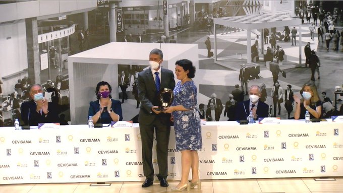atece_org's tweet photo. ▶ Enhorabuena a los ganadores de los #PremiosAlfadeOro a la #innovación #cerámica y #vidrio otorgados por la @SocEspCeramVidr entregados hoy en #CevisamaON en @Feria_Valencia | @Cevisama
🏆 @KerosCeramica | #FerroSpain
🏆 #Coloronda
🏆 #DigitS | @aitister
🏆 @REALONDA1952 https://t.co/sDSmEXBNFx