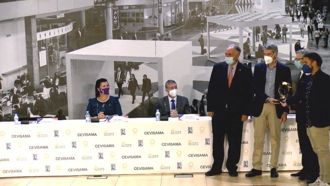 atece_org's tweet photo. ▶ Enhorabuena a los ganadores de los #PremiosAlfadeOro a la #innovación #cerámica y #vidrio otorgados por la @SocEspCeramVidr entregados hoy en #CevisamaON en @Feria_Valencia | @Cevisama
🏆 @KerosCeramica | #FerroSpain
🏆 #Coloronda
🏆 #DigitS | @aitister
🏆 @REALONDA1952 https://t.co/sDSmEXBNFx