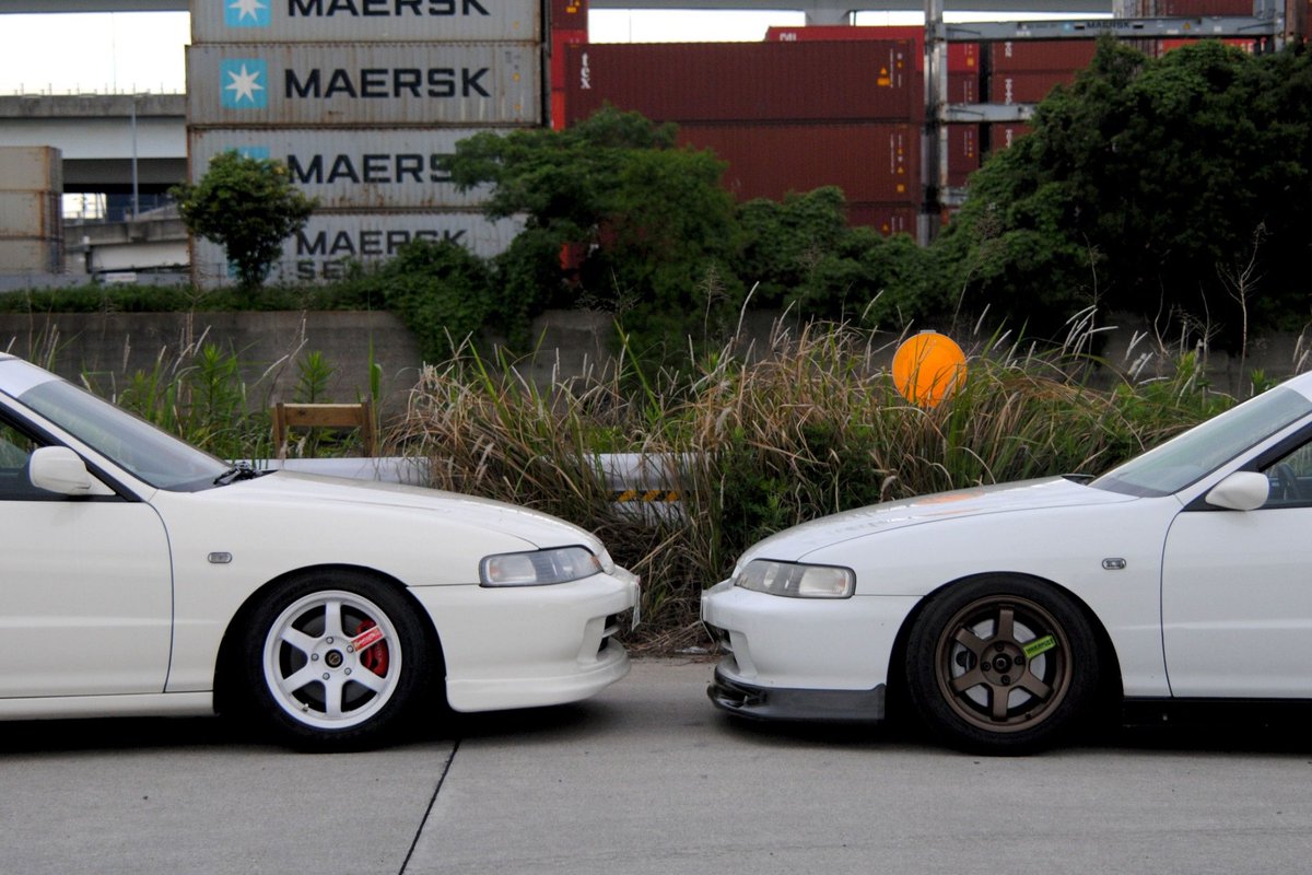 ほったちゃん お互い違ってお互い良いかな セダン クーペ タイプr Sir 名古屋 横浜 白ホイ ブロンズ どこでも行ける車高 かっこいい車高 それぞれの魅力があって素敵やと思う