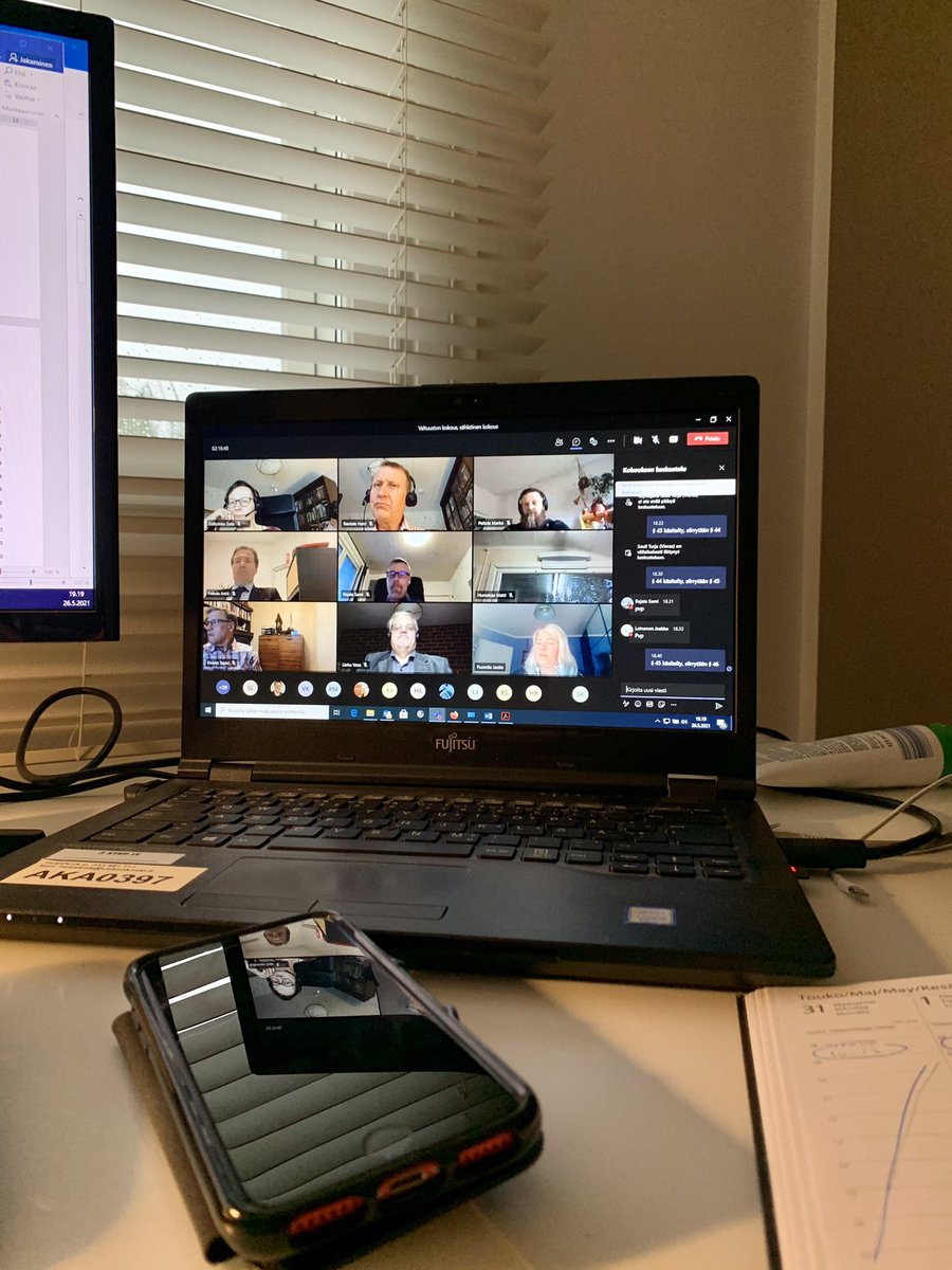 Ulkona myrskyää, joten mikäs tässä istuskellessa valtuuston kokouksessa. #akaa #viksuakaa #valtuusto #tilinpäätös #digitalisaatio #digiloikka #etäkokous
