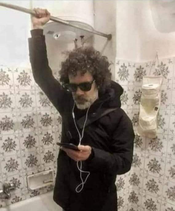 ipskabra's tweet photo. #WorkFromHome में #MumbaiLocal को miss करता एक #Mumbaikar 😅.

#JustForLaugh. https://t.co/46LZWIKceR