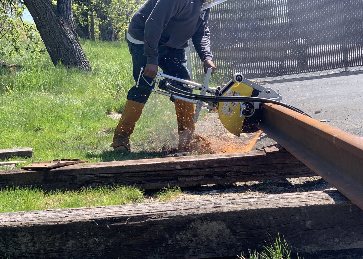 IndustryRailway's tweet image. Just some men cutting rail on a beautiful almost-summer day.
industryrailway.com/tools/abrasive…
@PandrolGlobal #cutoffwheels #abrasives #railsaw #hydraulicrailsaw #railcutoffwheels #trackmaintenance #railroadmaintenance #maintenanceofway