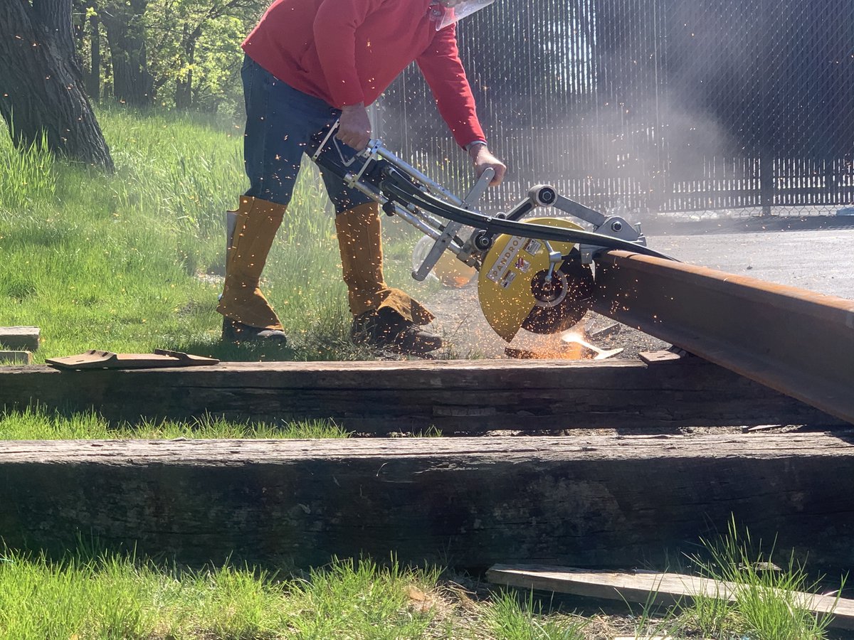 IndustryRailway's tweet image. Just some men cutting rail on a beautiful almost-summer day.
industryrailway.com/tools/abrasive…
@PandrolGlobal #cutoffwheels #abrasives #railsaw #hydraulicrailsaw #railcutoffwheels #trackmaintenance #railroadmaintenance #maintenanceofway