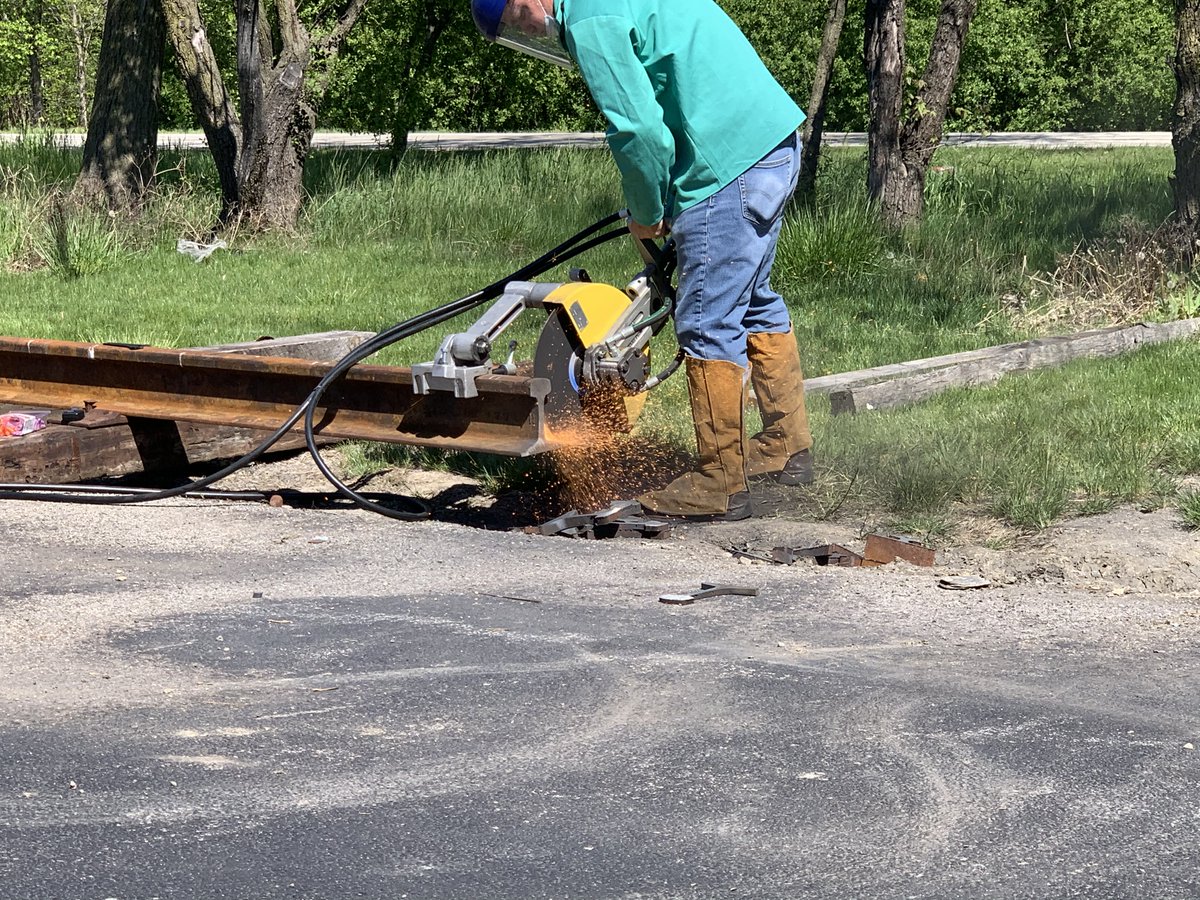 IndustryRailway's tweet image. Just some men cutting rail on a beautiful almost-summer day.
industryrailway.com/tools/abrasive…
@PandrolGlobal #cutoffwheels #abrasives #railsaw #hydraulicrailsaw #railcutoffwheels #trackmaintenance #railroadmaintenance #maintenanceofway