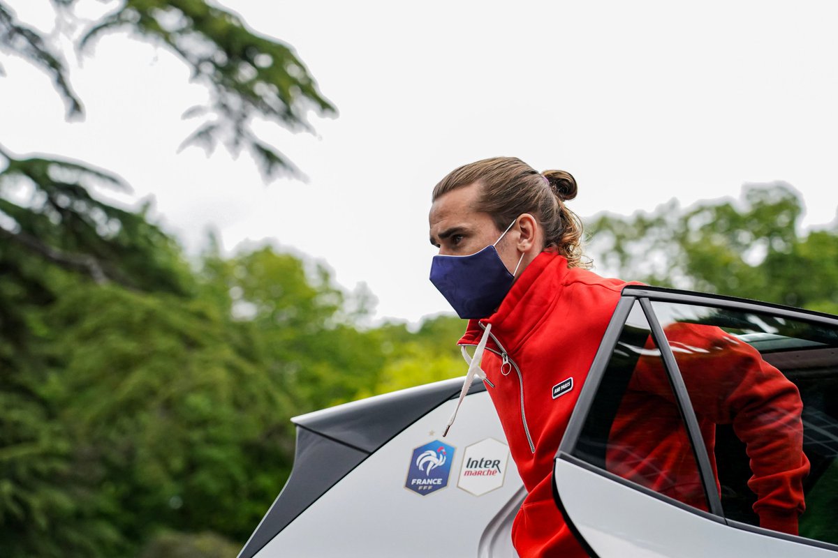 _BeFootball's tweet photo. Les Bleus viennent d'arriver à Clairefontaine 🇫🇷

📸 @equipedefrance https://t.co/R9BlHgUq4H