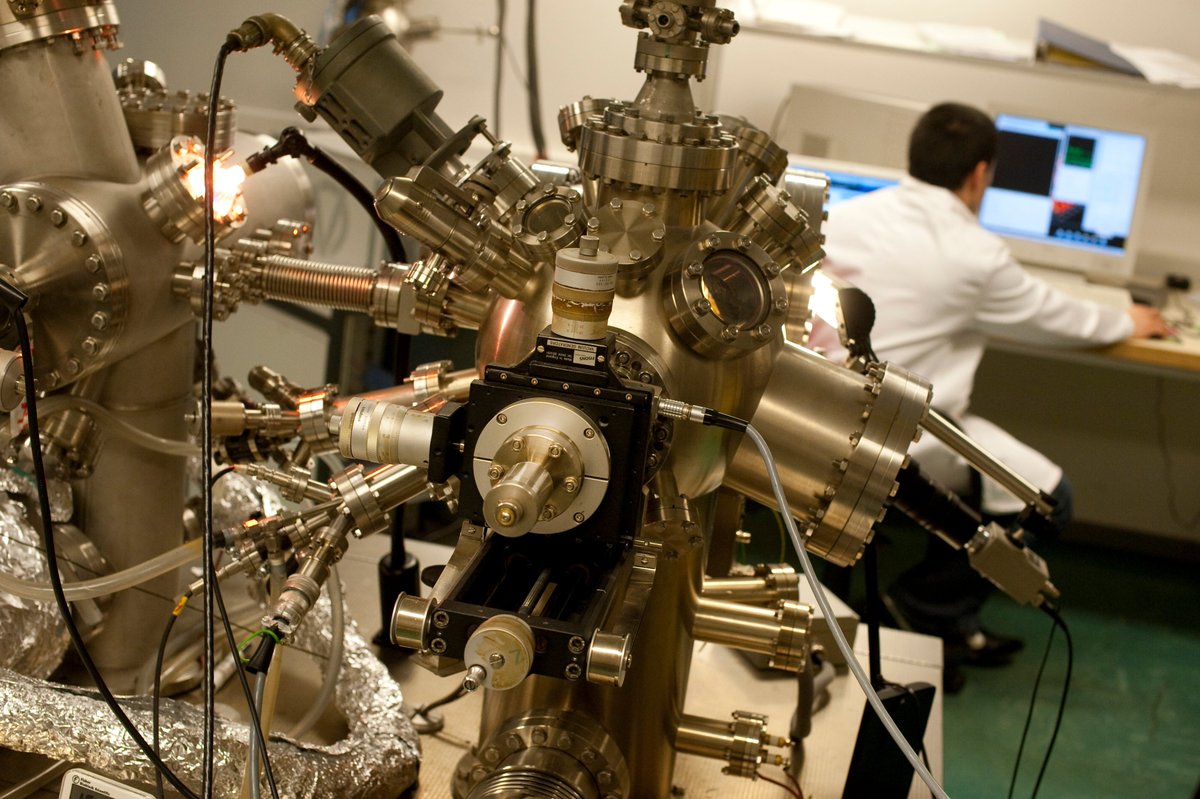 FemtoSt's tweet photo. Des chercheurs de #IPCMS @unistra et de @FemtoSt publient dans @NatureChemistry une étude sur les transferts d'énergie entre molécules pour comprendre finement le mécanisme de photosynthèse dans les végétaux.
➡️https://t.co/d5Ai0lXaeU https://t.co/erot5NEMXN