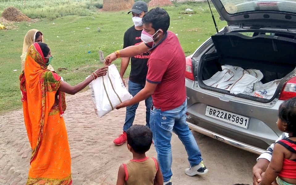 GunjanINC's tweet photo. Done ✅
The ration kits for 30 families have been arranged and distributed among them as well.
Thank you @shah1946 Ji for getting this done. #SOSIYC #SOSBihar
CC: @scribe_prashant https://t.co/Kw0Qp9SbyC