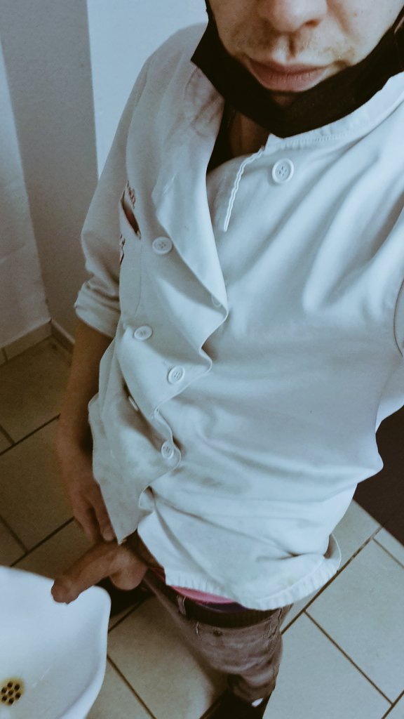 GayboyJustin's tweet photo. Qui veut à manger ? Je suis bon cuisinier :D https://t.co/OGwegud8Wx