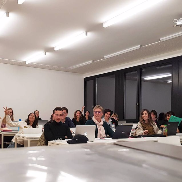 laura_monney's tweet photo. !!! Vous découvrirez ce vendredi la nouvelle FORMATION que je donnerai pour les entrepreneur(e)s fatigué(e)s de se satisfaire du minimum et qui veulent faire passer leur entreprise à un autre niveau (de notoriété, de vente, de fidélisation …) #socialmediamarketing #swissmade https://t.co/UeP2f9y2Og