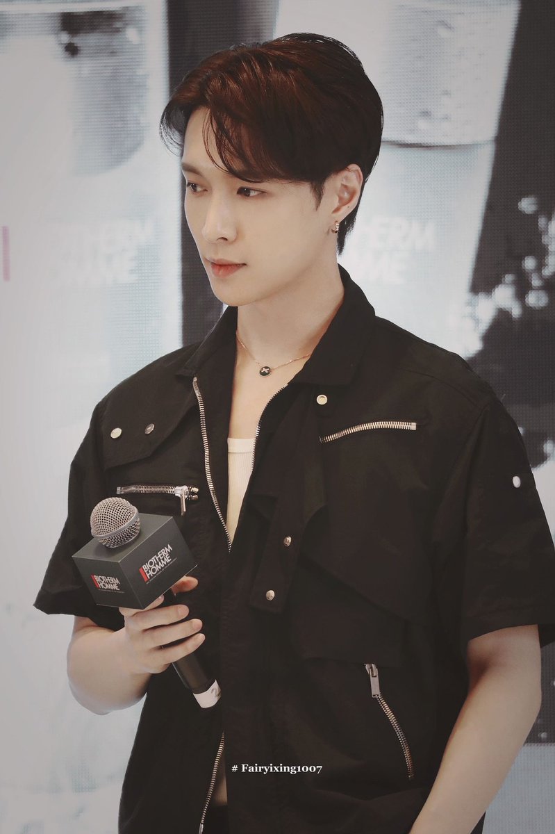FAIRYIXING1007's tweet photo. 210526

@layzhang 
#LAY #LayZhang https://t.co/X47LBXTI3F