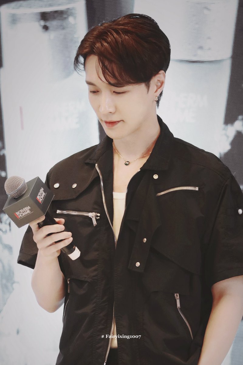 FAIRYIXING1007's tweet photo. 210526

@layzhang 
#LAY #LayZhang https://t.co/y7NkspqCp9