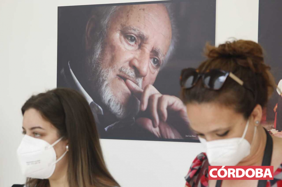 cordoba's tweet photo. UN AÑO SIN JULIO ANGUITA | El Centro de Arte Pepe Espaliú acoge la exposición 'Julio Anguita'. El Ayuntamiento y la Fundación Memoria y Cultura una muestra fotográfica gracias a la cesión de varios archivos y medios de comunicación como CÓRDOBA 👉 https://t.co/ACK5flN11I https://t.co/jig8Q0xzn3