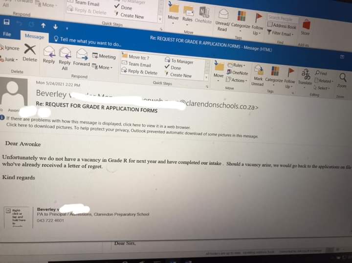 SiyaRumbu21's tweet photo. CLARENDON GIRLS HIGH at it again!!😡😡

A black mother requests a year 2022 Grade R  application form for her daughter, the principal's personal assistant Beverly responds and says they cant issue her with the forms, Grade R for 2022 is full and intake exhausted. https://t.co/aArEJ4SFNe
