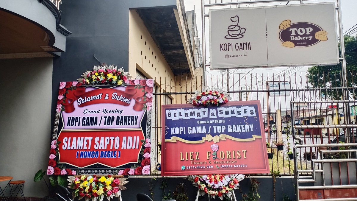 wend4th's tweet photo. sedulur Purwokerto yg cari tempat abisin waktu atau ngopi sambil kerja / nugas, monggo melipir ke Kopi Gama. Harga terjangkau, tempat nyaman, space parkir luas. Find on Gmaps: Kopi Gama Purwokerto
#Purwokerto #coffeeshop #KopiGama https://t.co/gelHO5SkQA