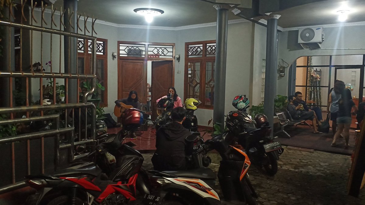 wend4th's tweet photo. sedulur Purwokerto yg cari tempat abisin waktu atau ngopi sambil kerja / nugas, monggo melipir ke Kopi Gama. Harga terjangkau, tempat nyaman, space parkir luas. Find on Gmaps: Kopi Gama Purwokerto
#Purwokerto #coffeeshop #KopiGama https://t.co/gelHO5SkQA