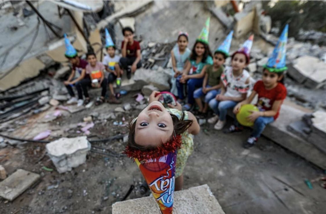 eyeonpalestine3's tweet photo. Sabih family and friends of 13 years old Mahmoud sabih celebrate his birthday near the rubble of their former house,which was destroyed during the Israeli aggression on Gaza strip اطفال يقيمون حفل عيدميلاد على انقاض منزل صديقهم المدمر في غزة. 
#savepalestinians https://t.co/okh6ptBxtb