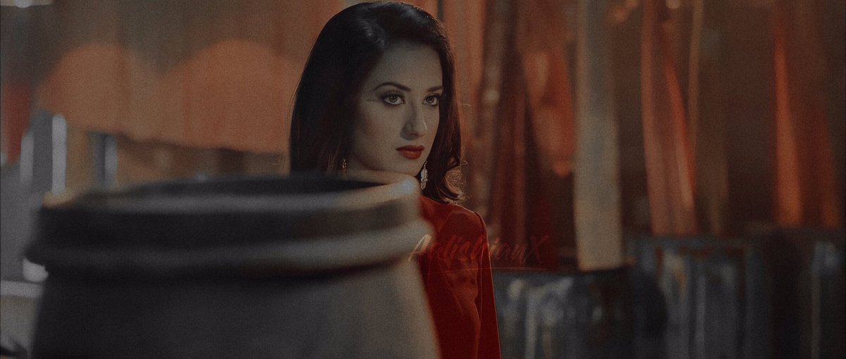 AalishianX's tweet photo. You Donโt Need A Crown! Bcz Everyoneโs Heart Is A Crown For You..โฅ๏ธ๐ฅต๐ฅ || @aalishapanwar07 / โข. #AalishaPanwar #Aalishians #QueenAp #IshqMeinMarjawan #Immj https://t.co/EXdkvzUL2g
