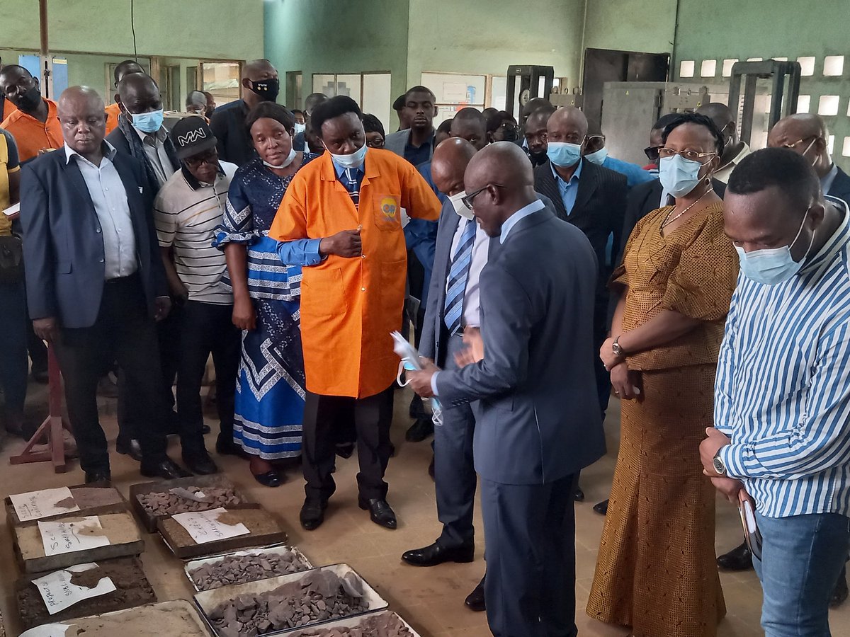 ZPyramide's tweet image. Reçu par Madame la #PCA de l´OR, le DG de l´OR à fait visité au Min_ITPR le Laboratoire Nationale des Travaux Publics  #LNTP. @Presidence_RDC @PrimatureRDC @MinITP_RDC @TopCongo @CMbosoNkodia