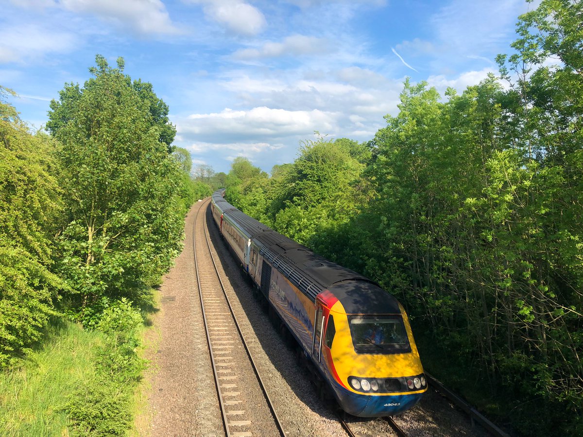 MartynSpencer10's tweet photo. Lovely walk in the countryside 26/5/2019 #hstmemories #hst #intercity125 #hstonmml #class43 #ukrailways @mattymidland @mole259 @HiPa_IC125_ @WilsonBone @dominichames @JDrvr @TraceyDagley https://t.co/TQ5ZTXYTVU