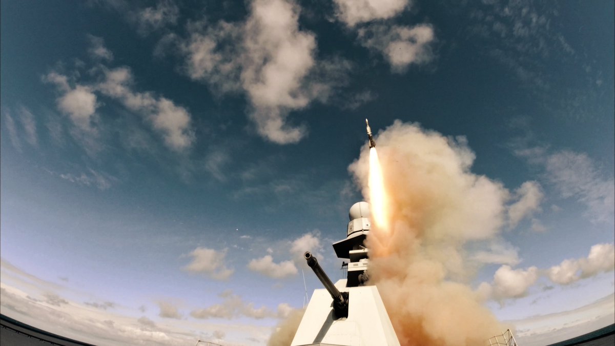 ItalianNavy's tweet image. 3…2…1…lancio! 
#naveMarceglia in Oceano Atlantico in attività di lancio di missile ASTER 30. 
Le capacità antimissile della #MarinaMilitare si integrano con quelle delle marine alleate nell’esercitazione #AtSeaDemo – #FormidableShield 2021.
#NATO #WeAreNATO #StrongerTogether