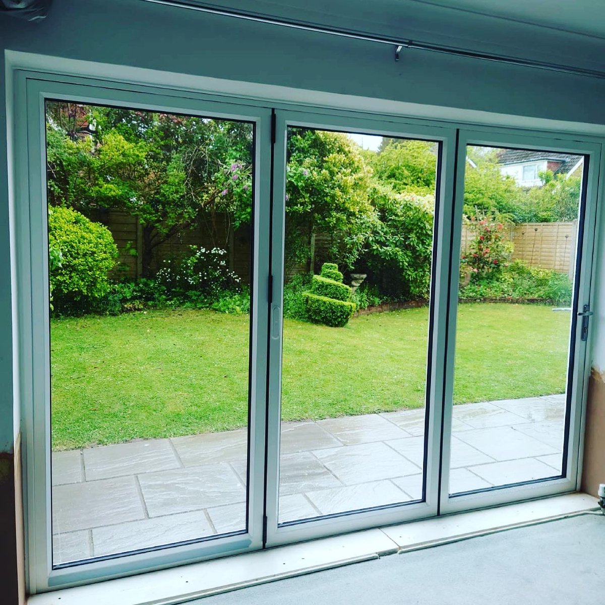 prwindowsltd's tweet photo. Before &amp; After pics ✨ Window OUT &amp; IN with a new set of #AluK #Aluminium #bifold doors ✨customer LOVE the #transformation - more natural light &amp; easy access to the garden 😃👍 @ChoicesAli @AluK_GB @CWGChoices #buildingwork #homeimprovement #renovation #doubleglazing #reigate https://t.co/iscy2dj9j9