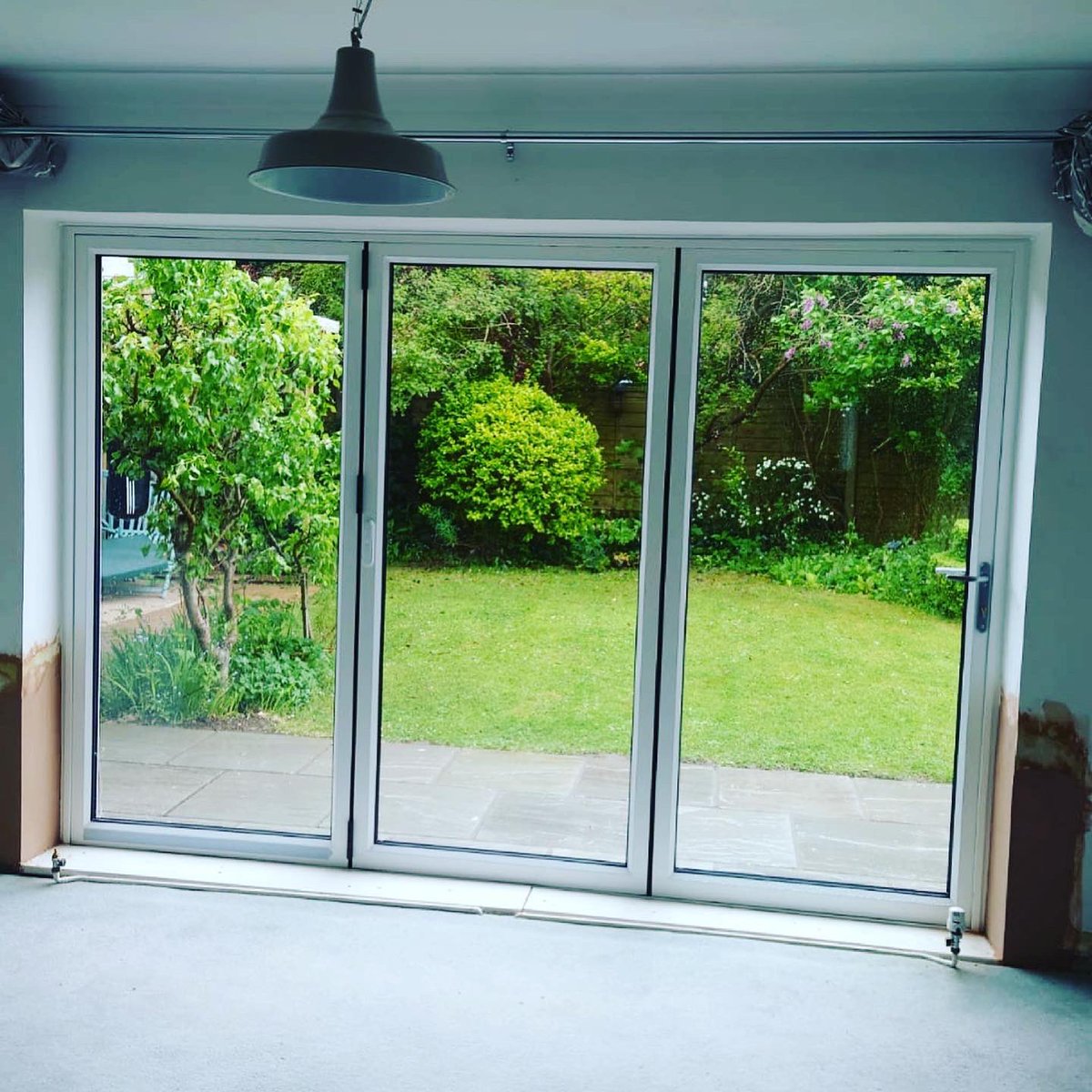 prwindowsltd's tweet photo. Before &amp; After pics ✨ Window OUT &amp; IN with a new set of #AluK #Aluminium #bifold doors ✨customer LOVE the #transformation - more natural light &amp; easy access to the garden 😃👍 @ChoicesAli @AluK_GB @CWGChoices #buildingwork #homeimprovement #renovation #doubleglazing #reigate https://t.co/iscy2dj9j9