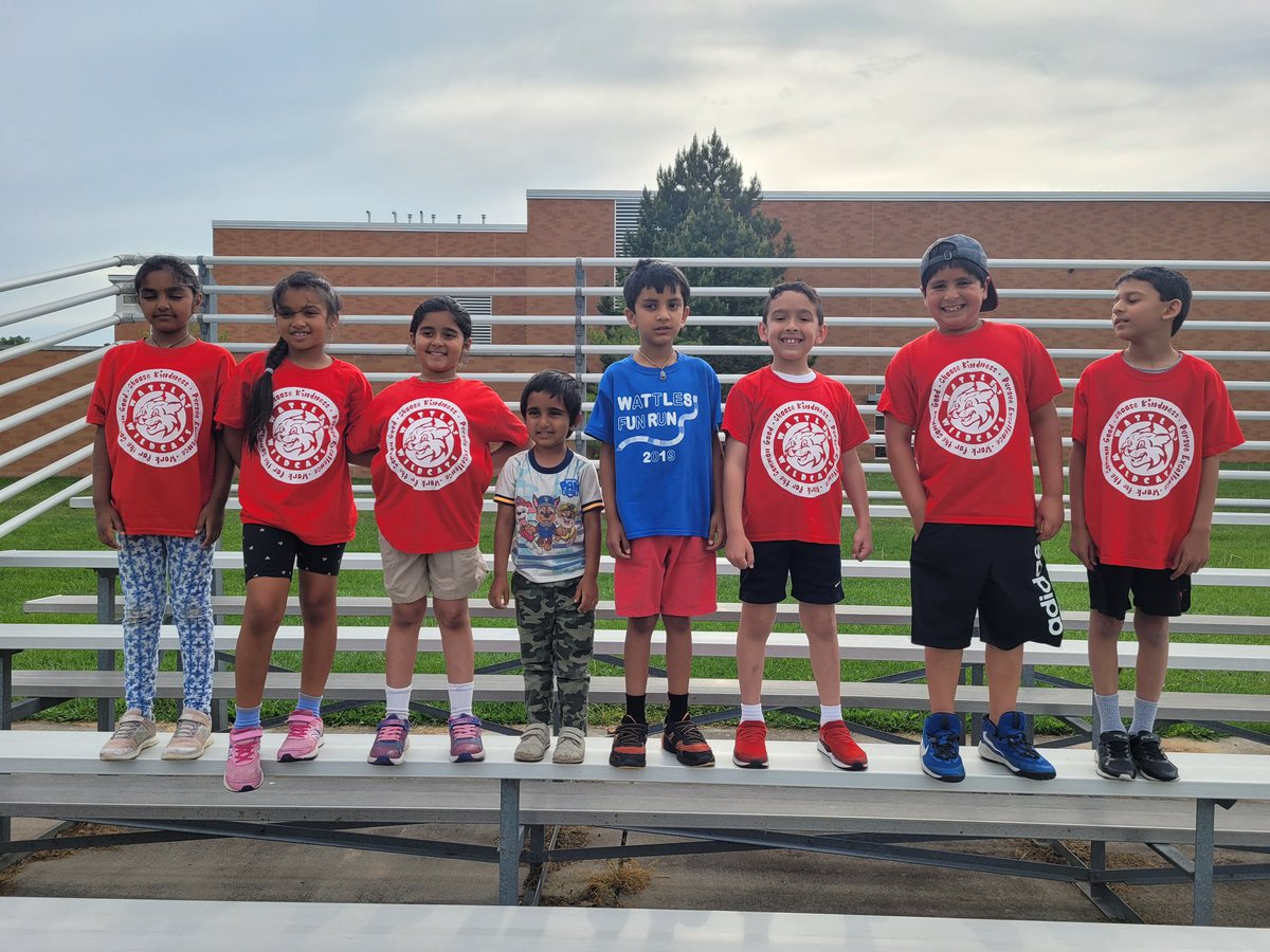 LogOff_LaceUp's tweet photo. Congratulations to these 1st &amp; 2nd grade @OneWattles students on finishing their #logoffandlaceup 5K! 🙌🏼🎉 @AllenPE5 @MrCouretasPE https://t.co/Z6Jh4n1DxF