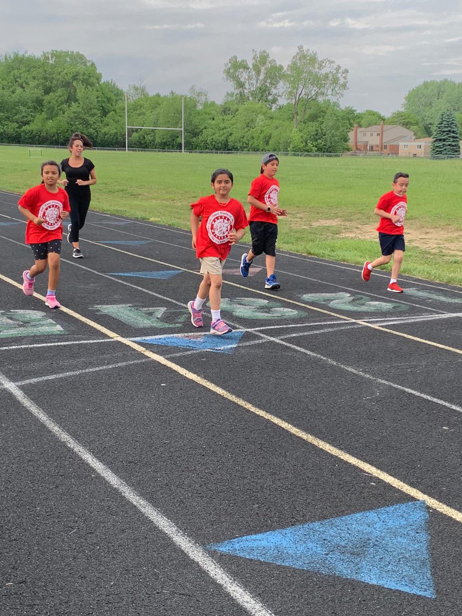LogOff_LaceUp's tweet photo. Congratulations to these 1st &amp; 2nd grade @OneWattles students on finishing their #logoffandlaceup 5K! 🙌🏼🎉 @AllenPE5 @MrCouretasPE https://t.co/Z6Jh4n1DxF