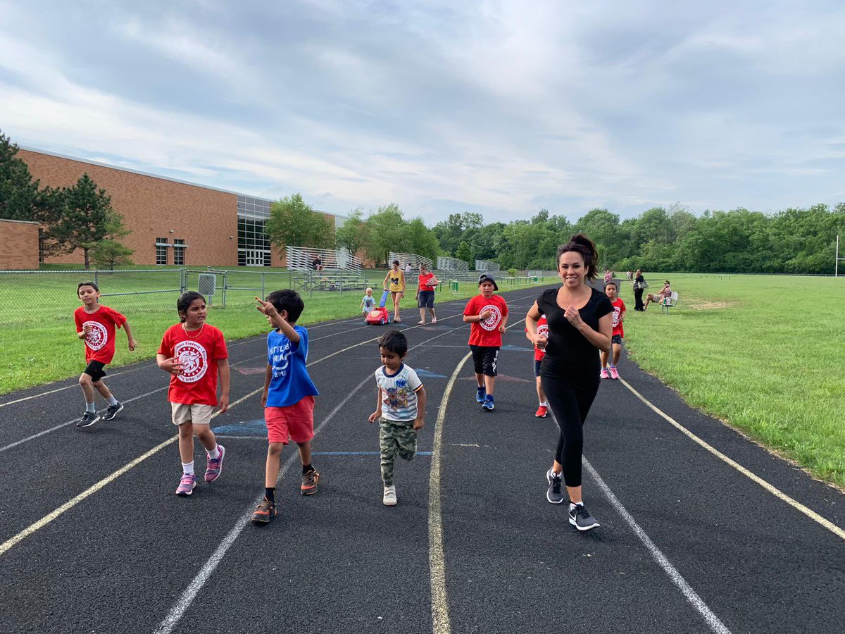 LogOff_LaceUp's tweet photo. Congratulations to these 1st &amp; 2nd grade @OneWattles students on finishing their #logoffandlaceup 5K! 🙌🏼🎉 @AllenPE5 @MrCouretasPE https://t.co/Z6Jh4n1DxF