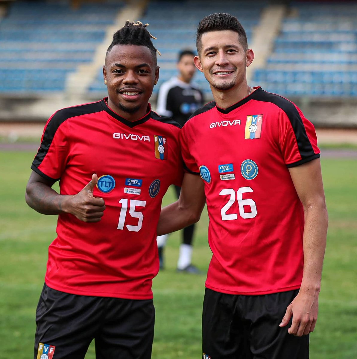 SeleVinotinto's tweet photo. 🔙 Como empezó 

🔝Como va 

Desde juveniles y de El Nula hasta La Vinotinto 😍🇻🇪

#Vinotinto https://t.co/pbnQ5vLmZK