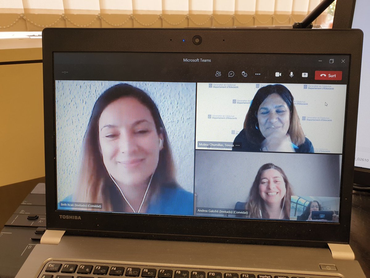 Conversant amb l'Associació Comparteix i <a href="/TeresaMolinaCh/">Teresa Molina</a> sobre la formació del personal tècnic d'intervencions assistides amb gossos.
#somFP #FP