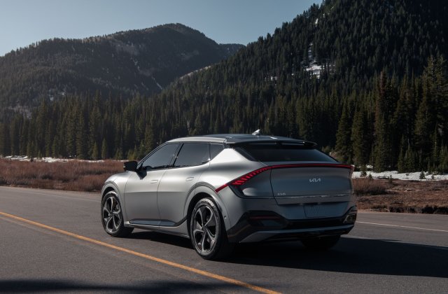 KiaMankato's tweet photo. How much do you know about the all new 2022 Kia EV6? Learn with us here @KiaMankato thanks to #USNewsAndWorldReport

https://t.co/6XTUBEkmmS

#KiaEV6 #Kia #Mankato #KiaNews https://t.co/MTjTAneJHm