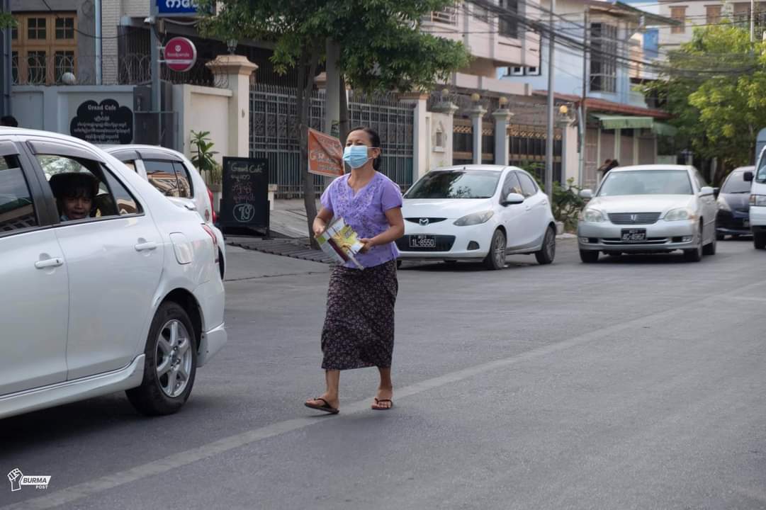 sggrvlyouth's tweet photo. How cute ❗
There really are people like this 💜
မန်းလေး သံပုံးတီးသပိတ်မှာ အသံကြားတာနဲ့
သံပုံးကိုင်ပီးပြေးထွက်လာခဲ့တယ်
ဘလောက်ချစ်စရာကောင်းလဲ
ဒီလိုပြည်သူတွေမှ ဒီမိုကရေစီနဲ့ မထိုက်တန်ရင် 
ဘယ်သူထိုက်တန်အုံးမလဲဗျာ 💪 https://t.co/Epe2qX4Mfa