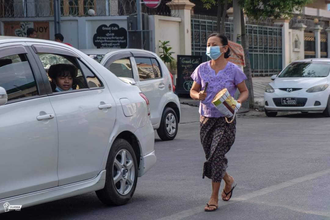 sggrvlyouth's tweet photo. How cute ❗
There really are people like this 💜
မန်းလေး သံပုံးတီးသပိတ်မှာ အသံကြားတာနဲ့
သံပုံးကိုင်ပီးပြေးထွက်လာခဲ့တယ်
ဘလောက်ချစ်စရာကောင်းလဲ
ဒီလိုပြည်သူတွေမှ ဒီမိုကရေစီနဲ့ မထိုက်တန်ရင် 
ဘယ်သူထိုက်တန်အုံးမလဲဗျာ 💪 https://t.co/Epe2qX4Mfa