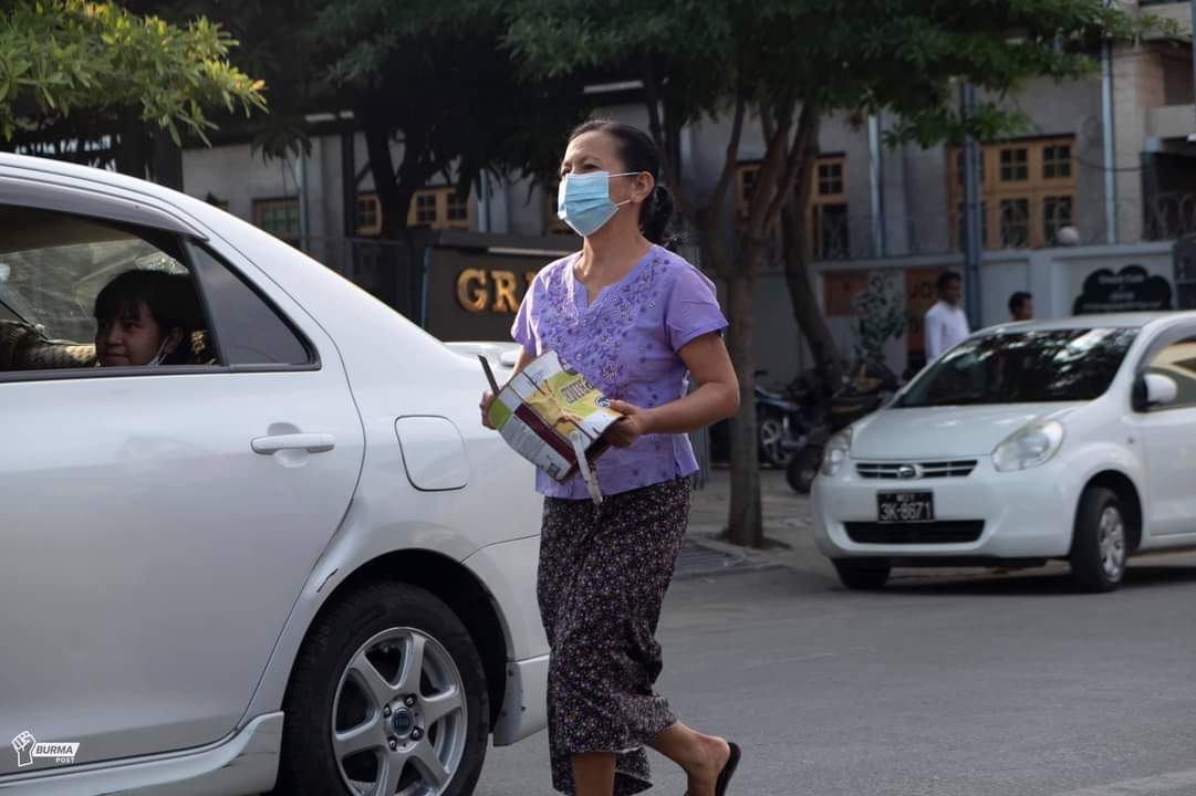 How cute ❗
There really are people like this 💜
မန်းလေး သံပုံးတီးသပိတ်မှာ အသံကြားတာနဲ့
သံပုံးကိုင်ပီးပြေးထွက်လာခဲ့တယ်
ဘလောက်ချစ်စရာကောင်းလဲ
ဒီလိုပြည်သူတွေမှ ဒီမိုကရေစီနဲ့ မထိုက်တန်ရင် 
ဘယ်သူထိုက်တန်အုံးမလဲဗျာ 💪