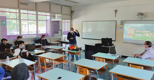 CittaMetroTO's tweet photo. #StessoCielo è il progetto che vede protagonisti @VolToCsv e altre associazioni con #Collegno e #Grugliasco inserito in #Topmetro #FaBene di @CittaMetroTO con @Snodieducation x costruire una rete di #volontari su #agricolturaurbana e #cittadinanzaattiva https://t.co/ai7I1F7GtE https://t.co/FUTDcXyqN6
