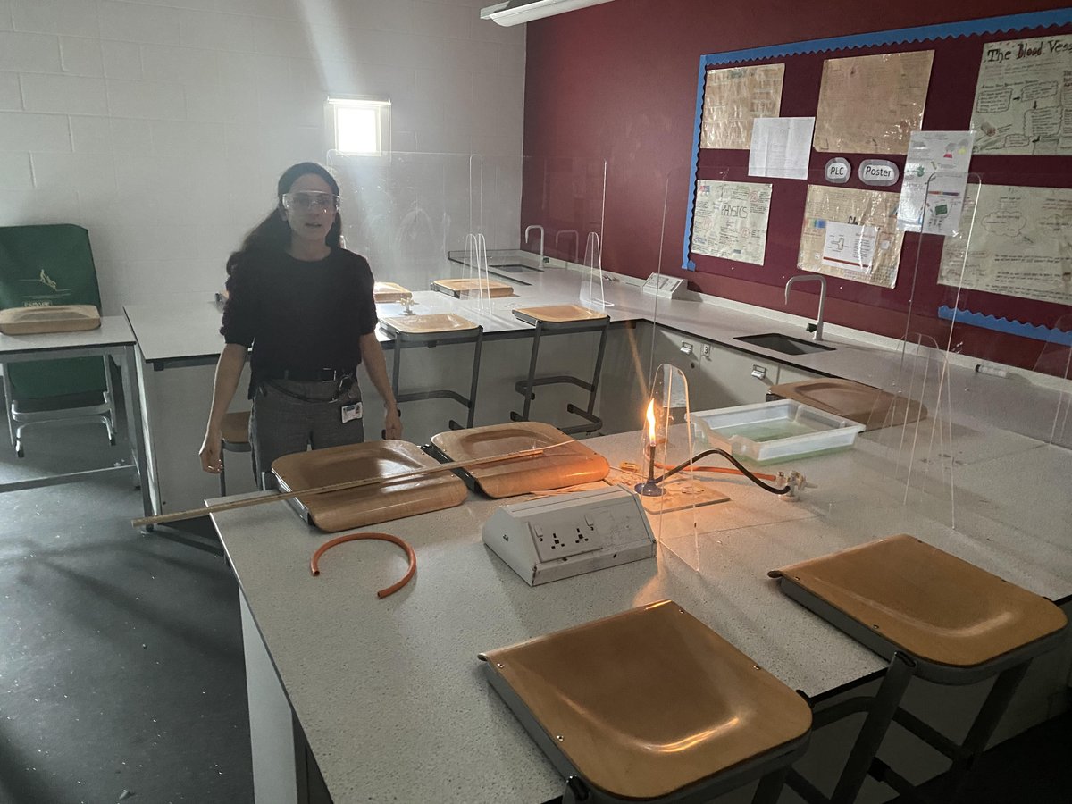 HHSScientists's tweet photo. Had fun in Science Club creating hologram projectors!  We had a special guest... Ms Koumandraki was supporting!  Excellent work everyone @HHSHaringey https://t.co/wTnrfHTDAn