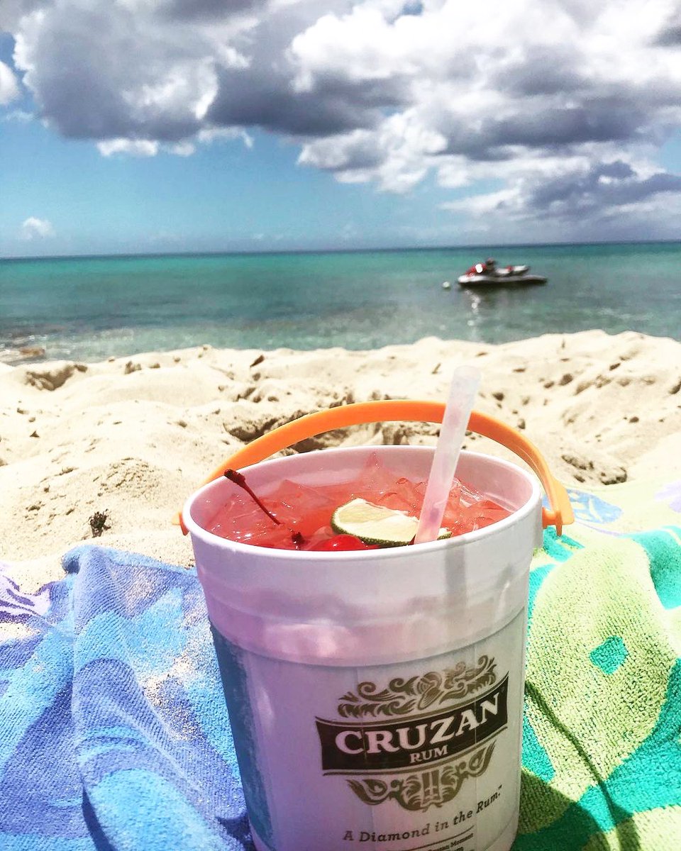 Drink in my hand🍹and toes in the sand ☀️ 
Come on out and spend this beautiful Wednesday with us today! 

📷 shainapreiss 

#rhythmsatrainbowbeach #rainbowbeach #drinkinmyhand #toesinthesand #sand #sun #beach #stx #islandlife #island #stcroix #usvi #caribbean #sunnyday #outdoors