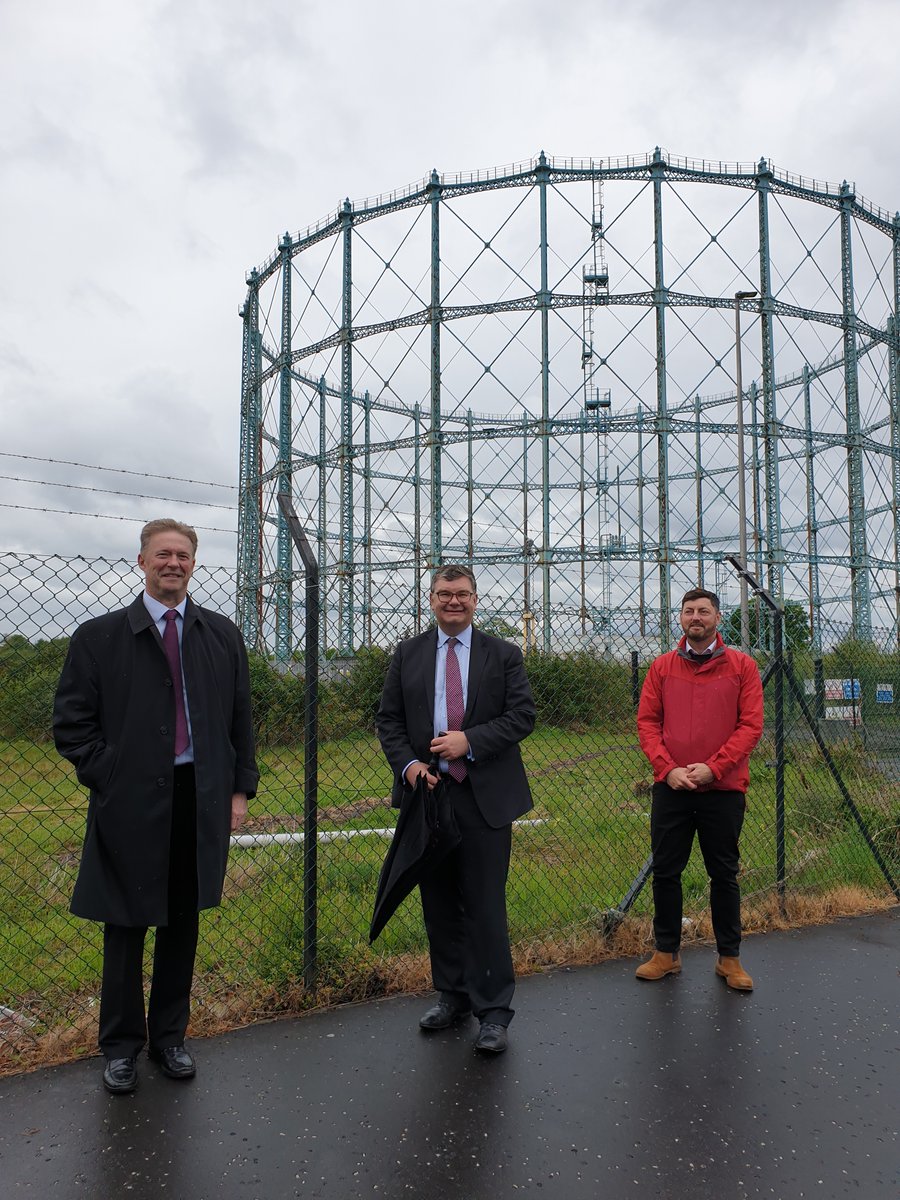 ScotSecofState's tweet photo. Today, @iainastewart visited the Granton Waterfront Development in Edinburgh with representatives of @Edinburgh_CC.

The sustainable development will deliver nearly 3,500 net zero carbon homes, space for new business, a new school and one of Europe’s biggest coastal parks. https://t.co/aTEMbLbvcj