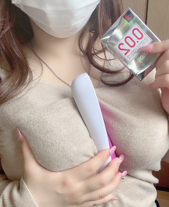 投稿し忘れてたゴムの日動画〜😂 コンドームはお口でつけたい派です笑  オモチャを挟んでみたから パイズリ好きな人は沢山見てね♡  #雰囲気嫌いじゃないよって人いいね #揉みたいと思ったらRT #巨乳女子 #おっぱい #ふわふわ #ゴムの日 #コンドーム #パイズリ  https://t<a href="/tag/%E9%9B%B0%E5%9B%B2%E6%B0%97%E5%AB%8C%E3%81%84%E3%81%98%E3%82%83%E3%81%AA%E3%81%84%E3%82%88%E3%81%A3%E3%81%A6%E4%BA%BA%E3%81%84%E3%81%84%E3%81%AD"class="tags">#雰囲気嫌いじゃないよって人いいね</a><a href="/tag/%E6%8F%89%E3%81%BF%E3%81%9F%E3%81%84%E3%81%A8%E6%80%9D%E3%81%A3%E3%81%9F%E3%82%89rt"class="tags">#揉みたいと思ったらRT</a><a href="/tag/%E5%B7%A8%E4%B9%B3%E5%A5%B3%E5%AD%90"class="tags">#巨乳女子</a><a href="/tag/%E3%81%8A%E3%81%A3%E3%81%B1%E3%81%84"class="tags">#おっぱい</a><a href="/tag/%E3%81%B5%E3%82%8F%E3%81%B5%E3%82%8F"class="tags">#ふわふわ</a><a href="/tag/%E3%82%B4%E3%83%A0%E3%81%AE%E6%97%A5"class="tags">#ゴムの日</a><a href="/tag/%E3%82%B3%E3%83%B3%E3%83%89%E3%83%BC%E3%83%A0"class="tags">#コンドーム</a><a href="/tag/%E3%83%91%E3%82%A4%E3%82%BA%E3%83%AA"class="tags">#パイズリ</a>